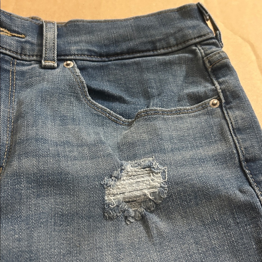 Levi’s Bermuda Shorts - Picture 8 of 14